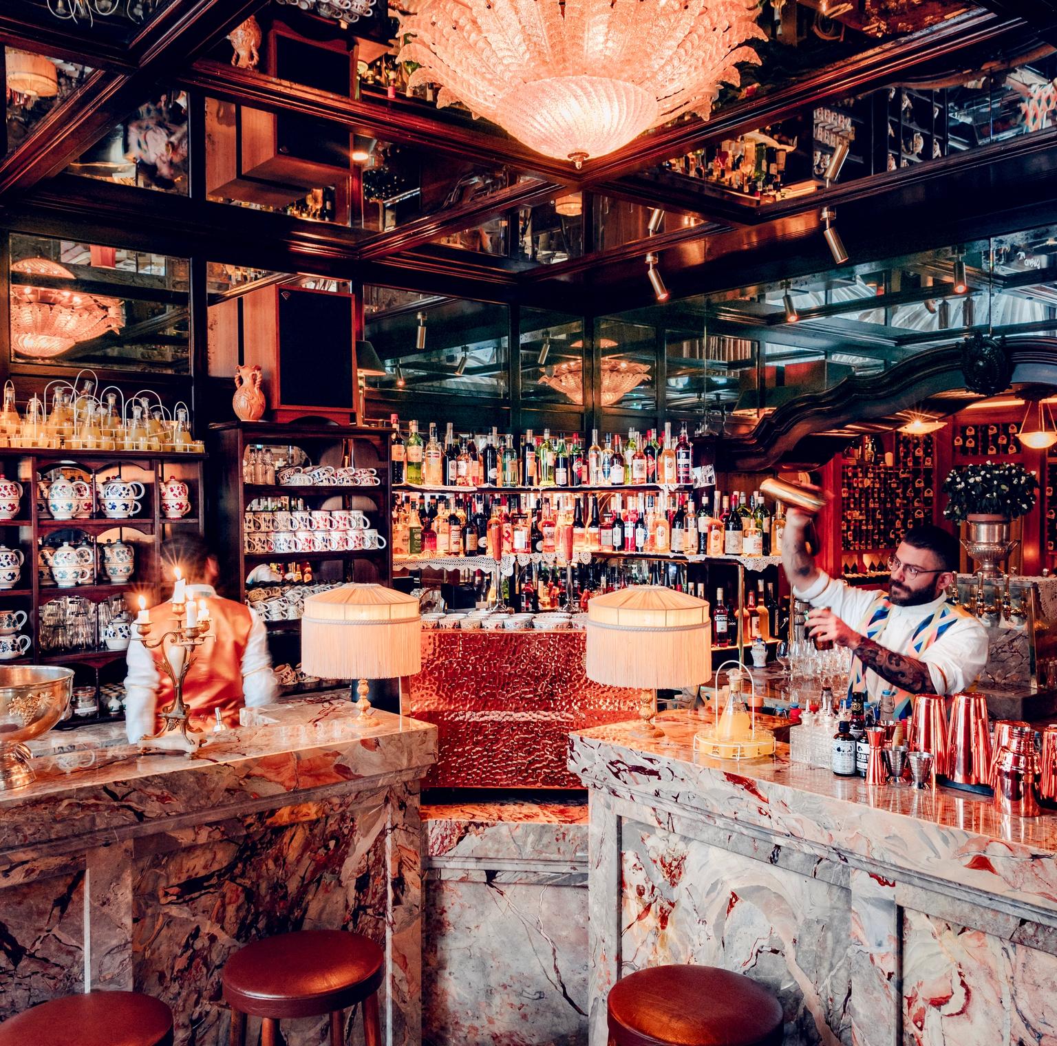 Italia Restaurant, Bar